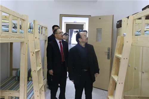 兄弟學(xué)校參觀學(xué)習(xí)，交流分享攜手奮進(jìn)